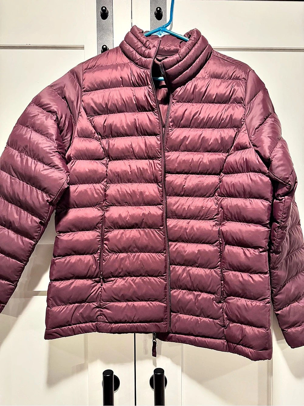 Amazon Essentials Quilted Puffer Jacket in Burgundy Size Large